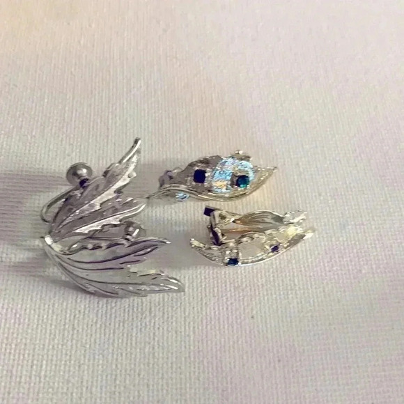 Set Of 2. Silver Time Leaf Earrings - Picture 1 of 1